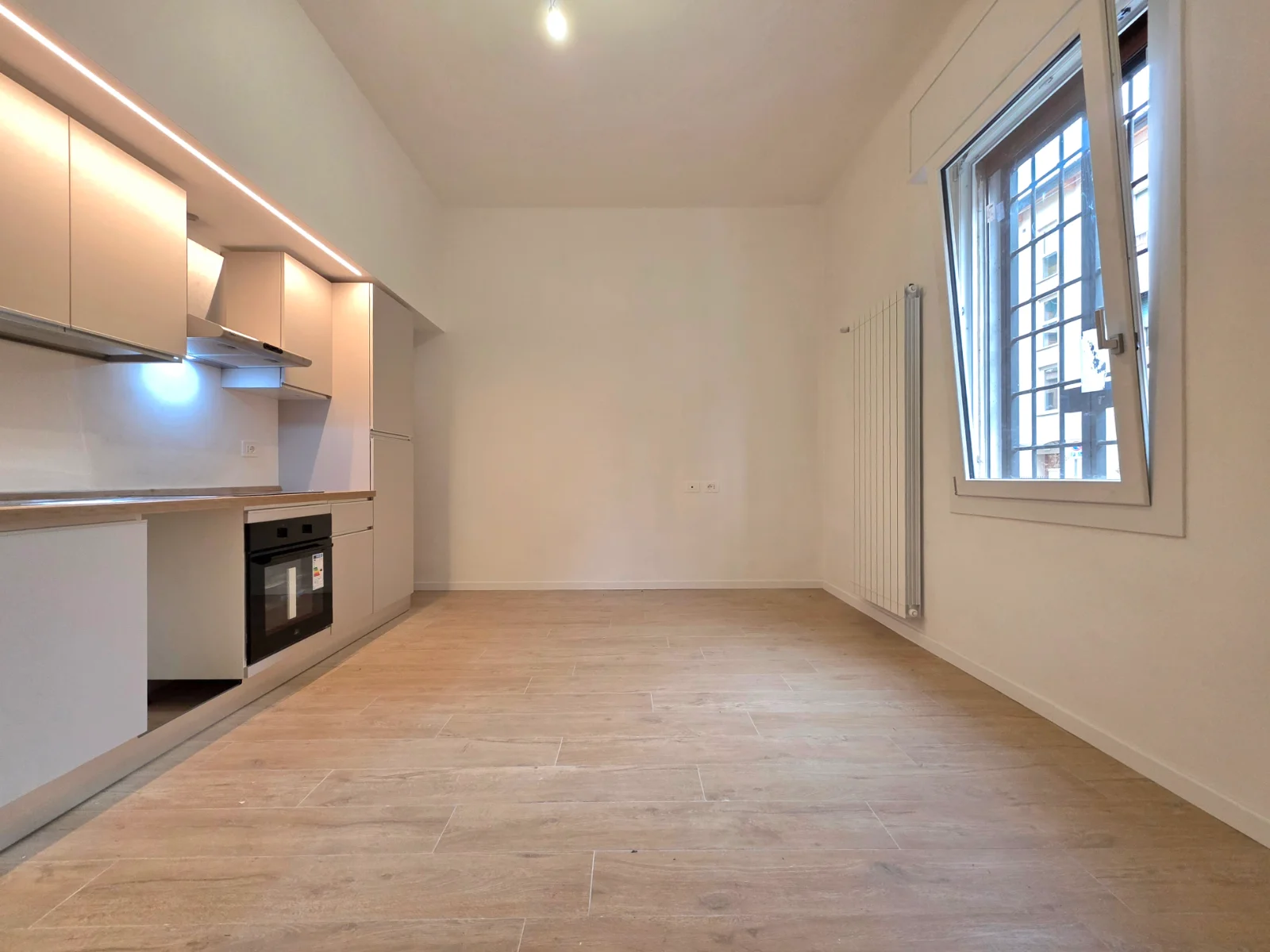 Immagine principale - Magnifico Attico ristrutturato con Balcone - via Cavour 47, Roma