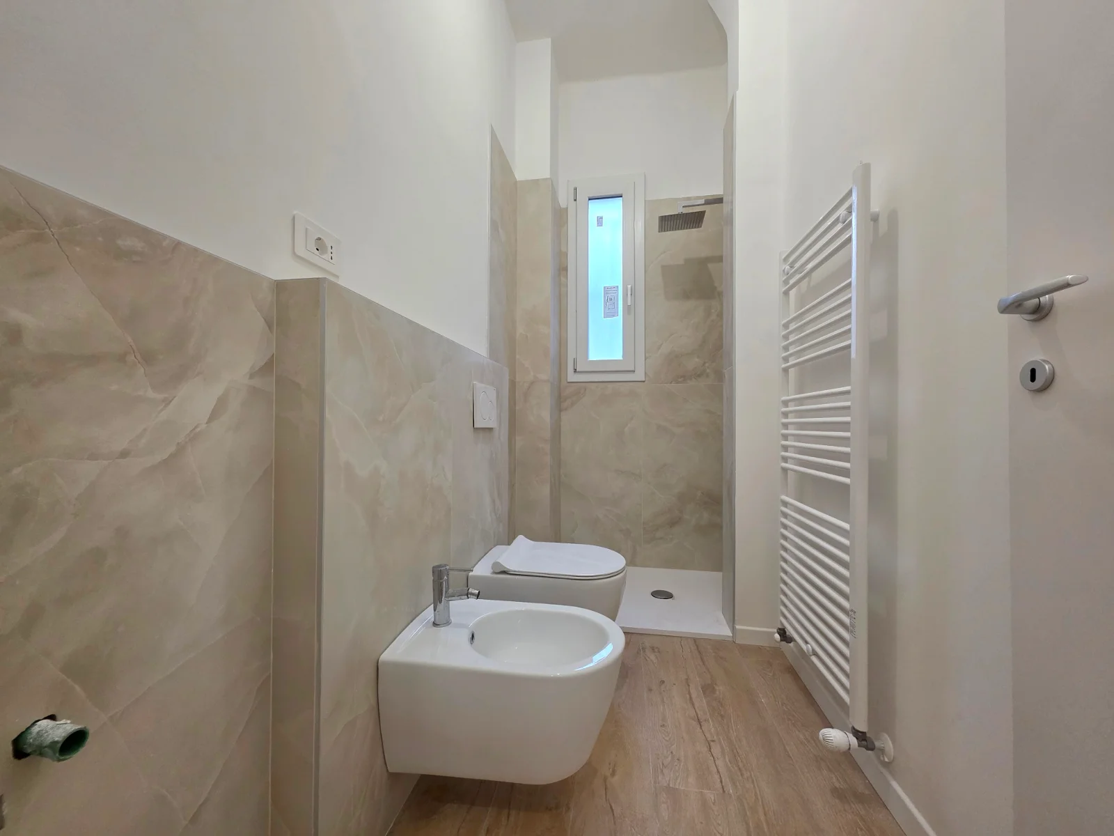 Immagine 4 - Magnifico Attico ristrutturato con Balcone - via Cavour 47, Roma